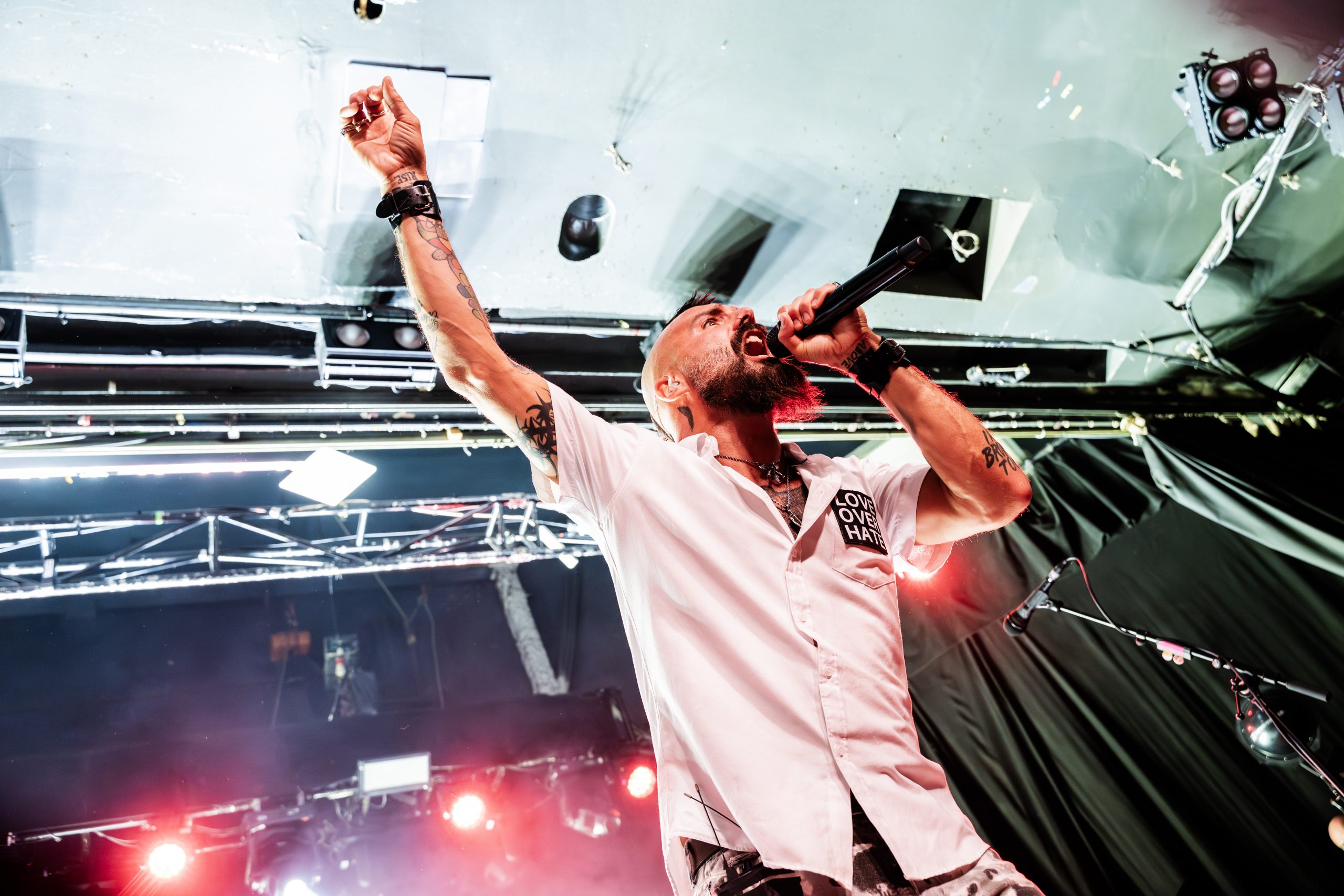 Killswitch Engage incendian La Riviera en una noche de metalcore y brutalidad sin descanso