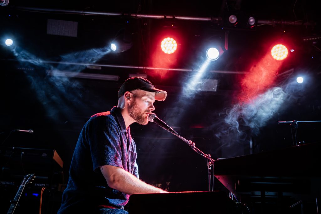 Ásgeir, Alvaro Carlier