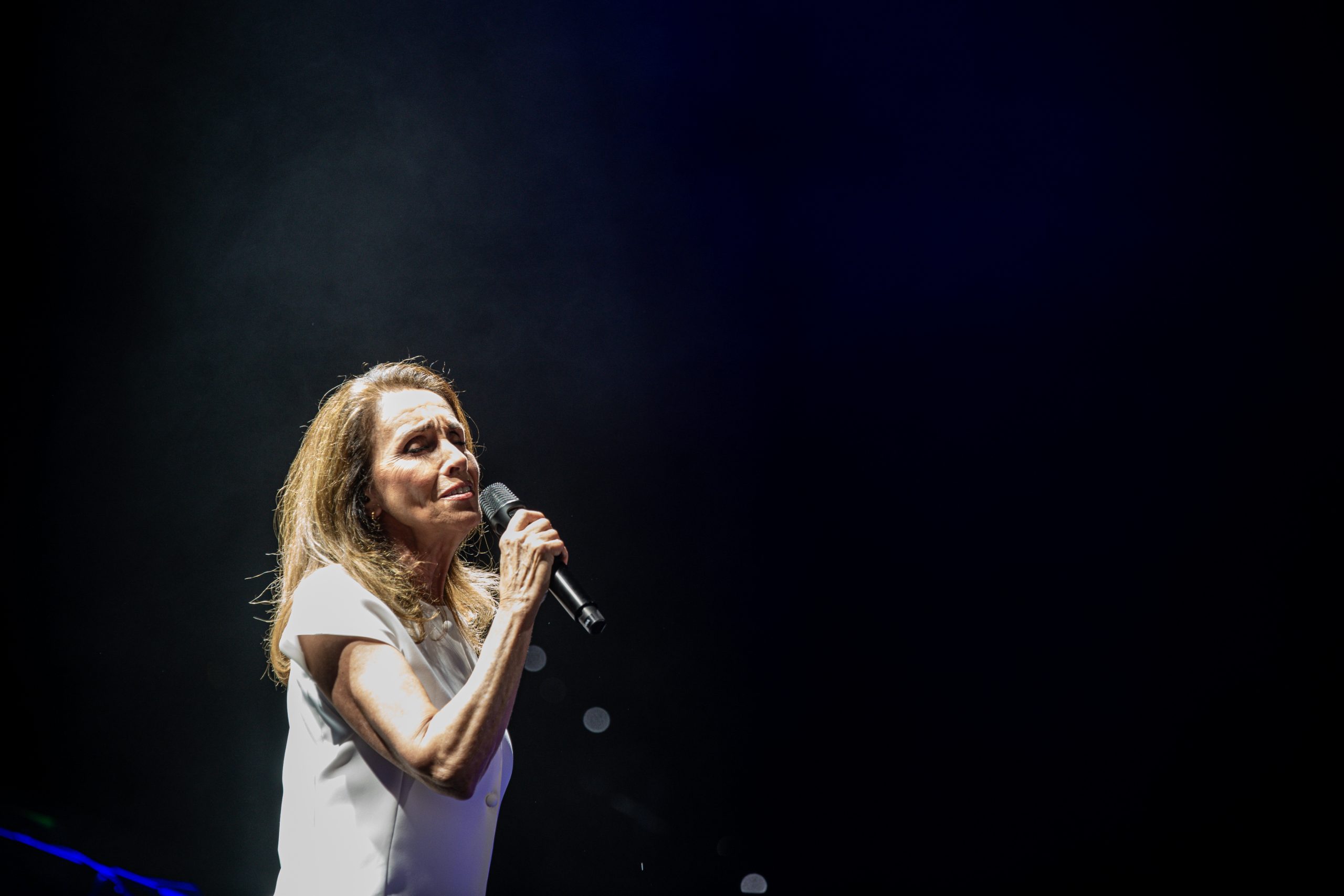 Ana Belén se estrena en el Roig Arena con un emocionante viaje musical a través de su discografía