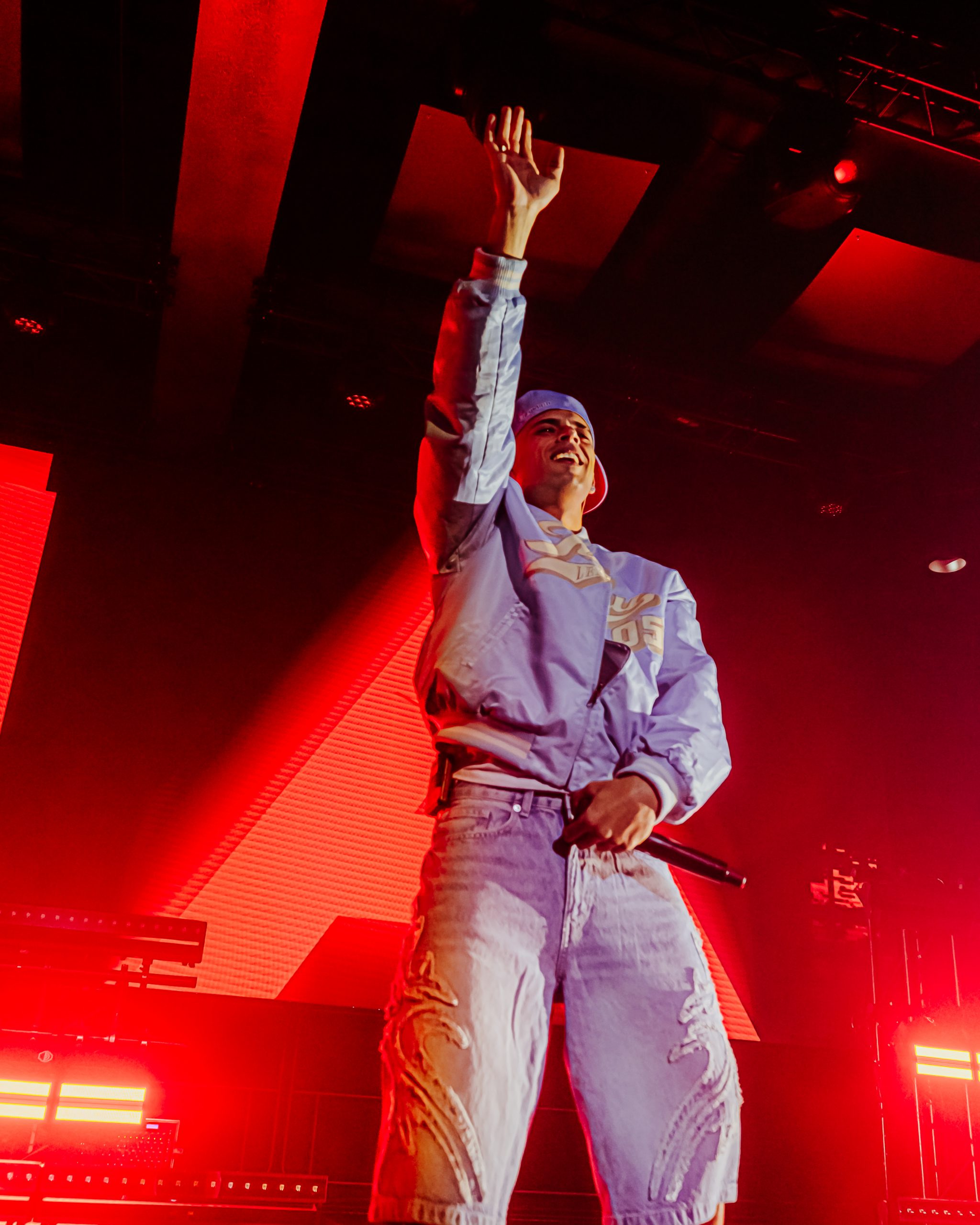 Fernando Costa convierte Valencia en su barrio por una noche en el Roig Arena