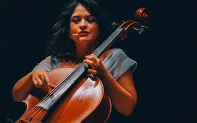 El hechizo de Ana Carla Maza en Villanos y cómo una sola artista basta para llenar el mundo