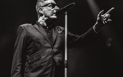 Valencia se rinde a la magia de Loquillo, el tipo feo, fuerte y formal