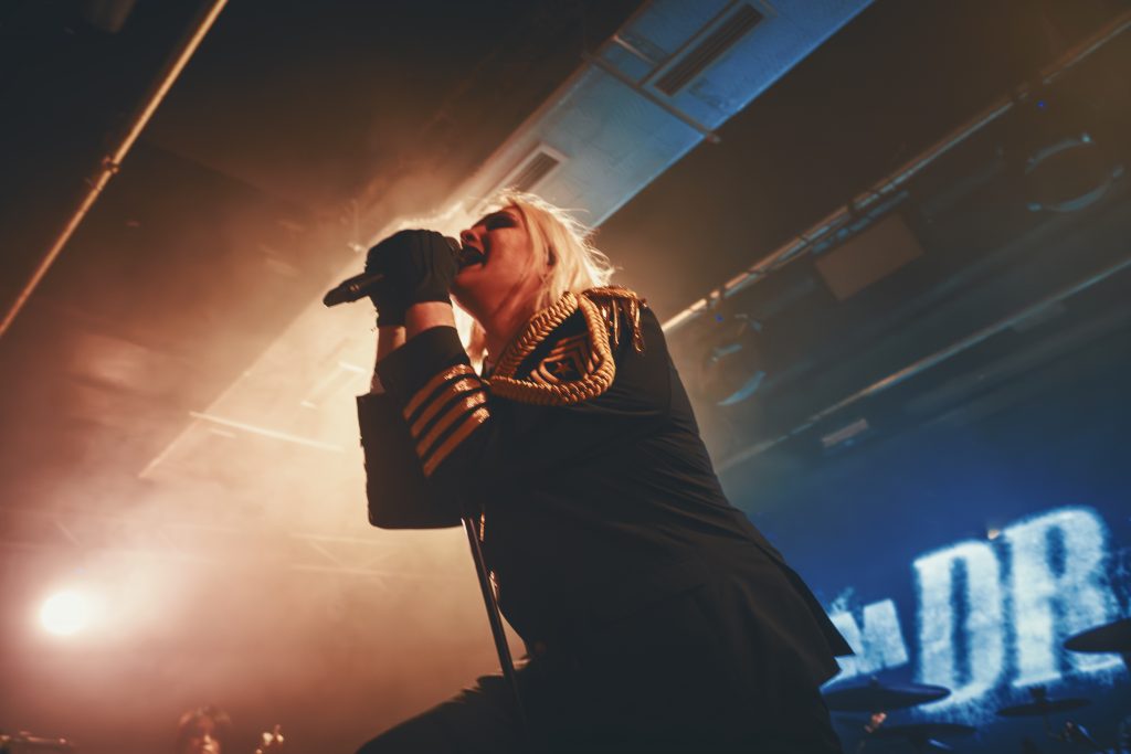 Kim Dracula, Alvaro Carlier