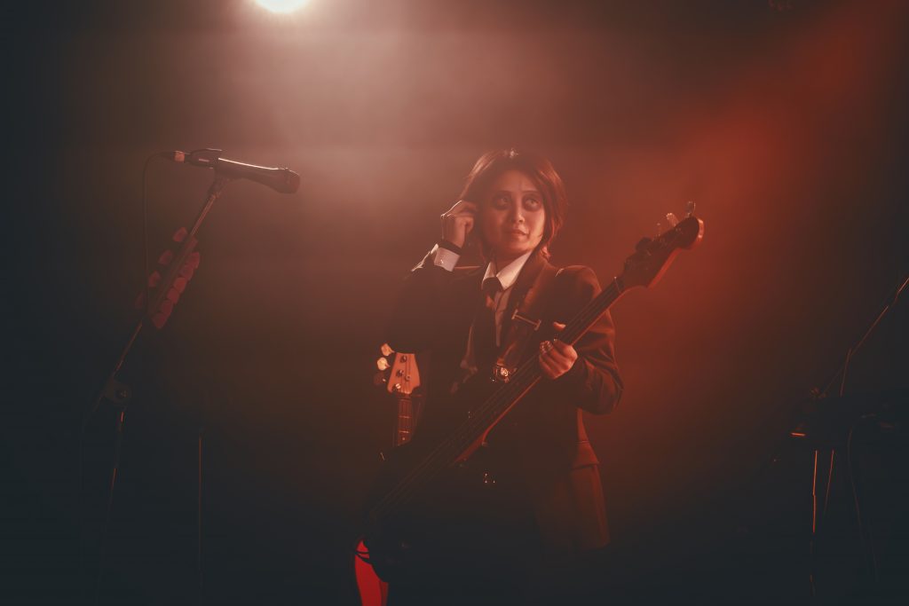 Kim Dracula, Alvaro Carlier