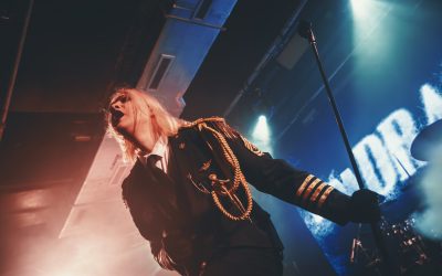 Kim Dracula convierte la Mon Live en un manifiesto de caos y teatralidad extrema