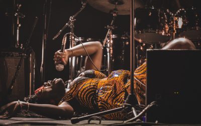 London Afrobeat Collective: Cómo empezar un concierto sentado y acabar poseído por el baile