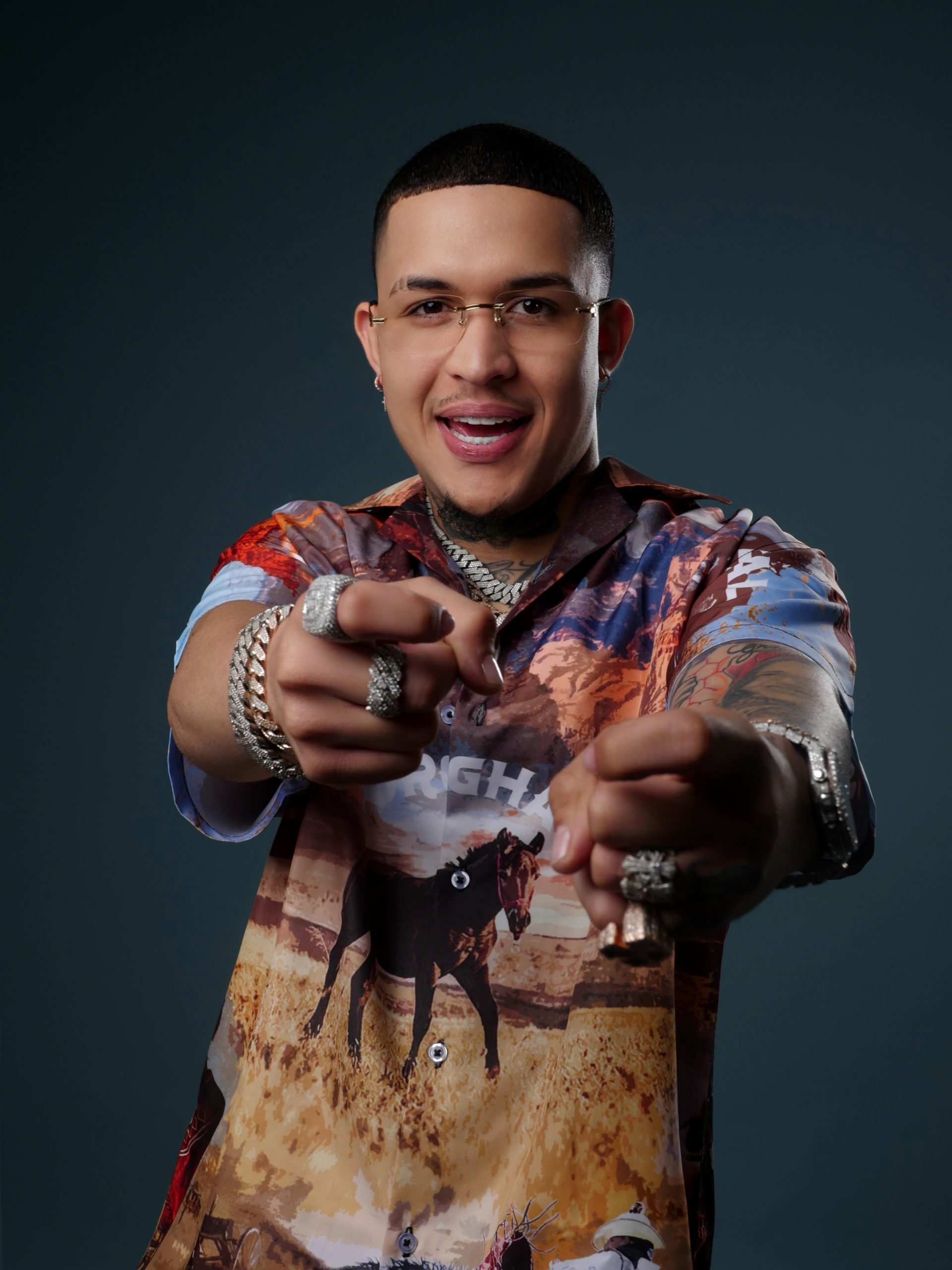 Jey One y su Ascenso Imparable en la Música Urbana Latina con «SUAVE»