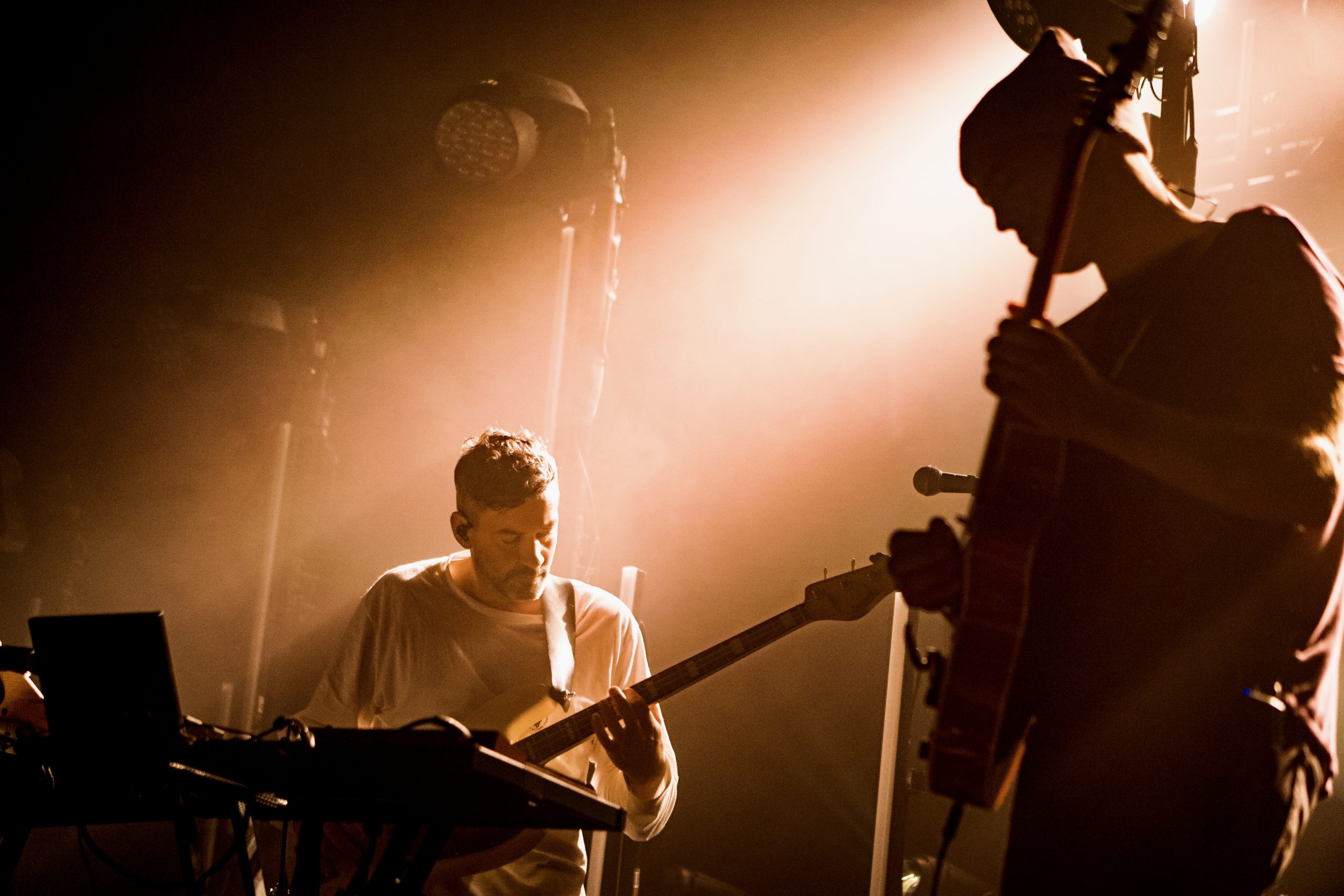 Bonobo viene a Madrid y llena La Riviera para hacernos volar con su electrónica en vivo