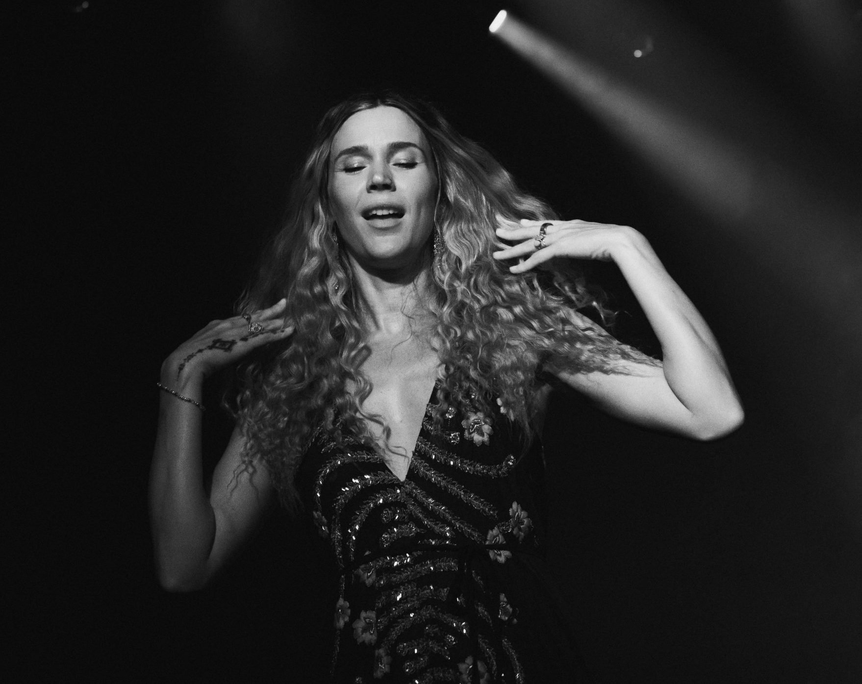 Joss Stone demuestra en La Riviera que la excelencia es parte de su rutina