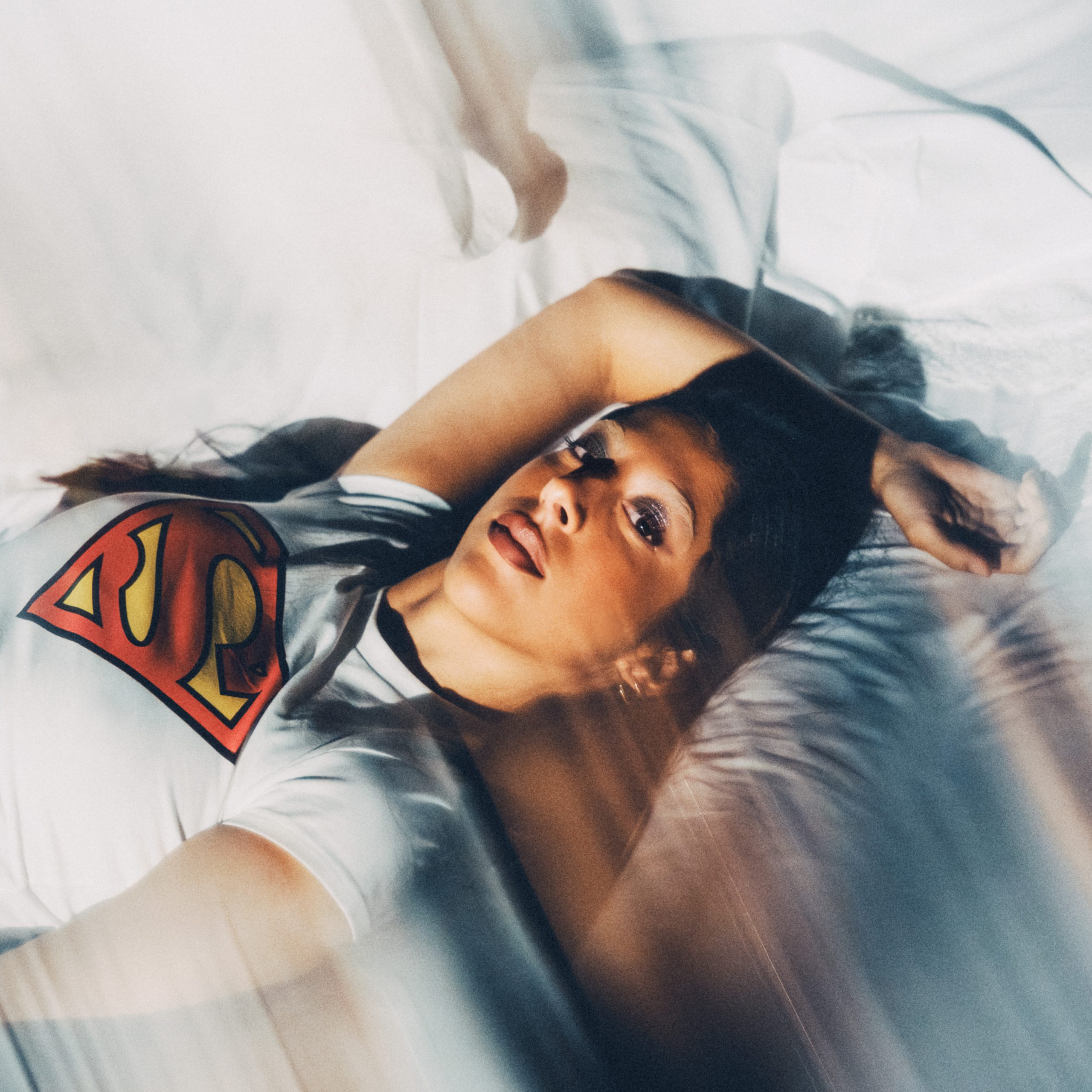 ADMIRE presenta su nuevo single «Superman» y estrena documental en el IN-EDIT