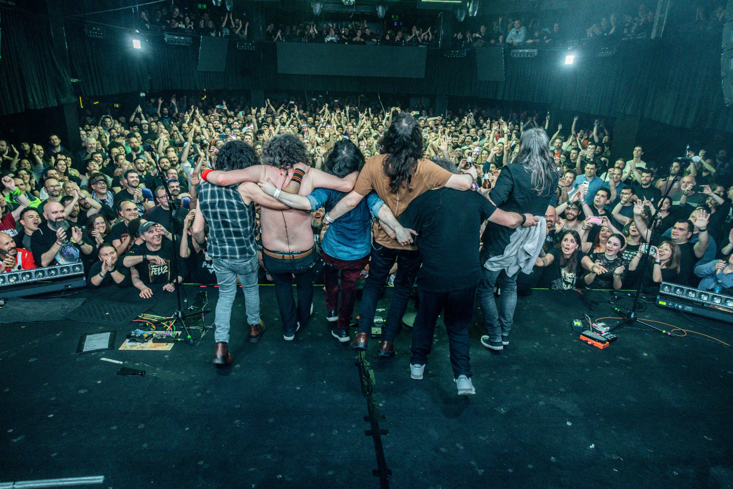 Rebrote entra en las listas de ventas con su primer disco y arranca su gira con entradas agotadas