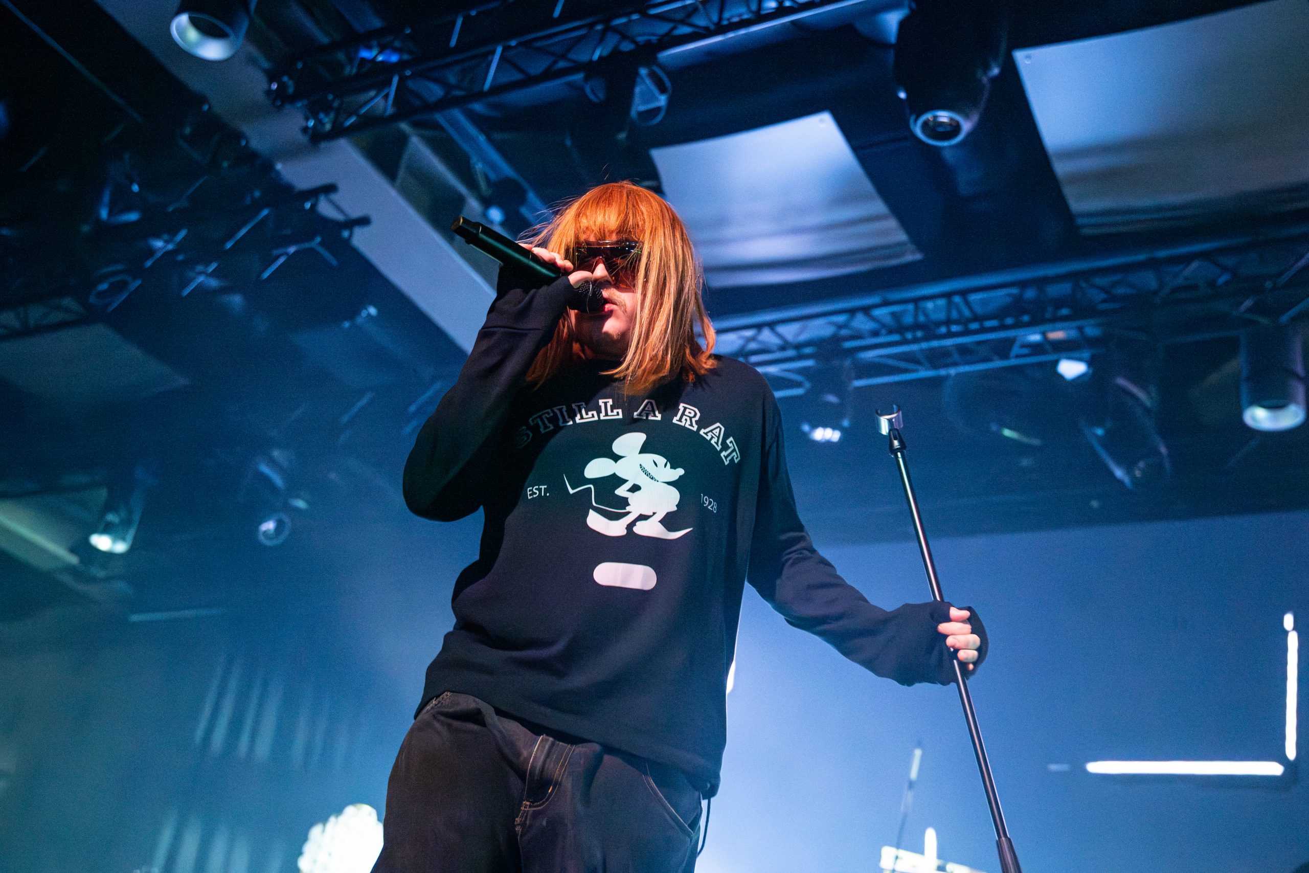 Rusowsky se proclama referente del pop experimental en el Auditorio Roig Arena