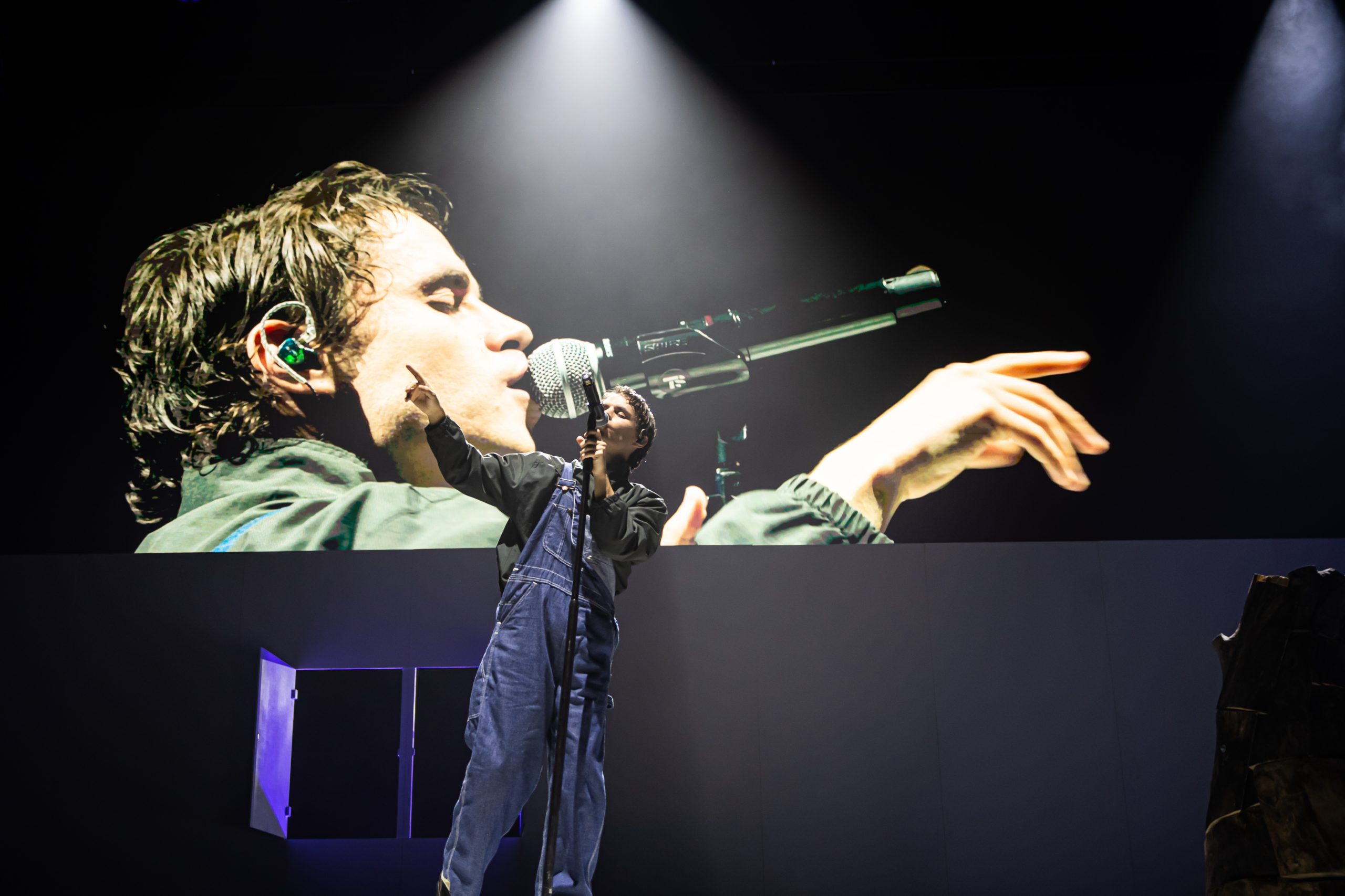 La «Última misa» de Sen Senra hizo parada en el Roig Arena cerrando así la trilogía PO2054AZ