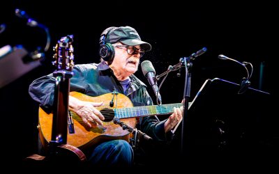 Silvio Rodríguez llena el Roig Arena de canciones, recuerdos y emoción