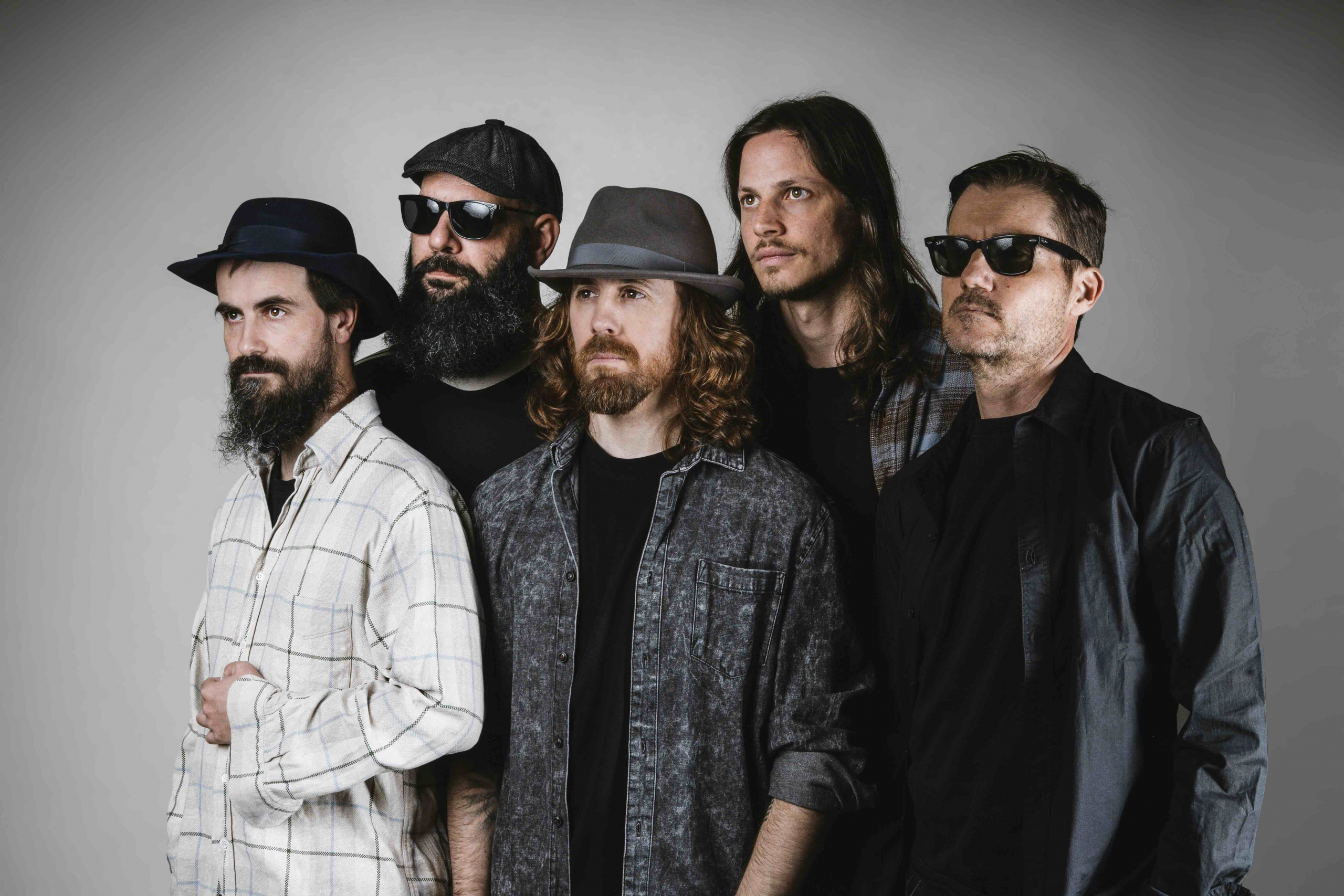 Luback estrena el lyric video de “Strength”: una obra visual en blanco y negro cargada de verdad