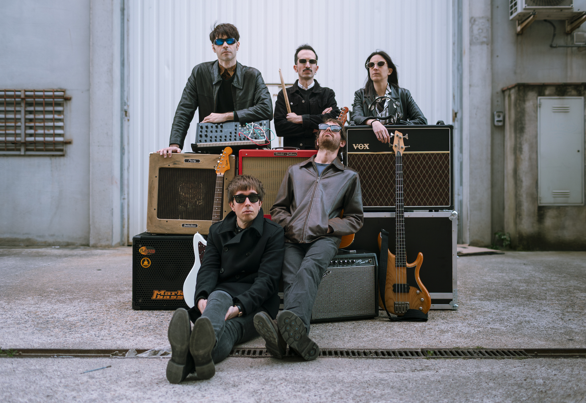 Minibús Intergalàctic superan el rock psicodélico y las expectativas con Moviment Oscil.lant Polinòmic y=1/x, un disco sobre la paradoja de estar vivos